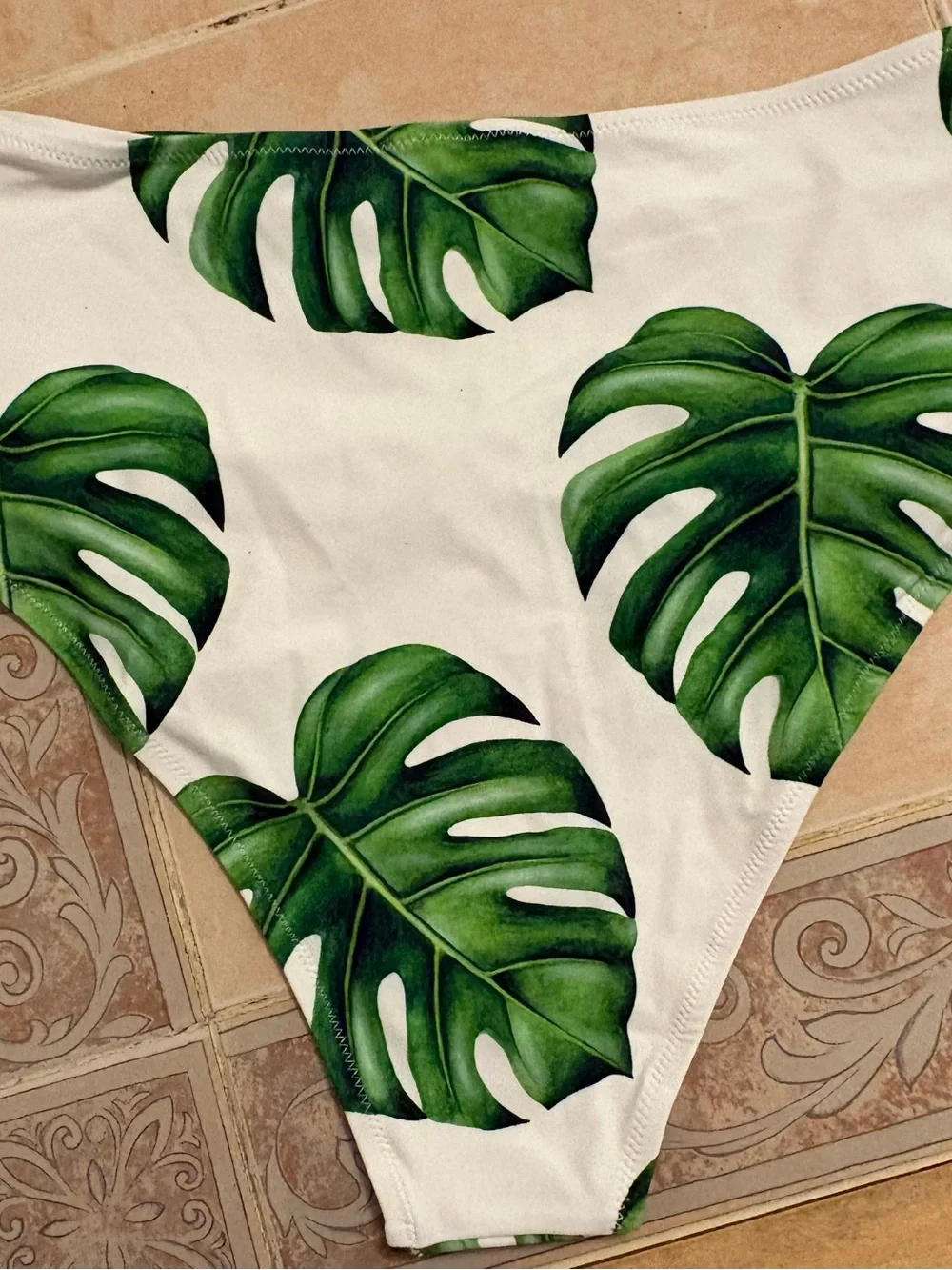 Cupshe White Bikini Bottoms with Green Tropical Leaf Print Size XL NWT!!!